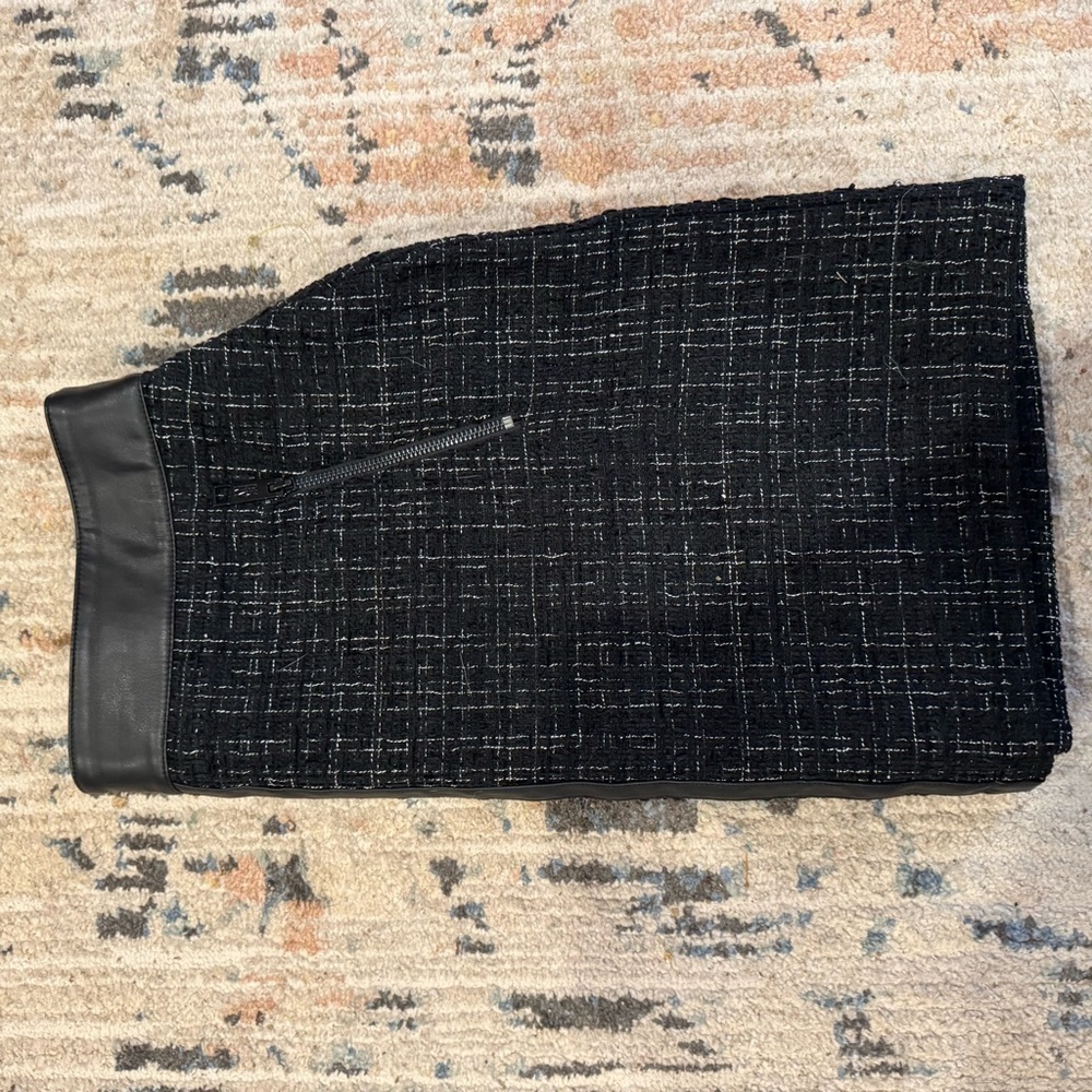 DKNY Tweed Miniskirt with Faux Leather Trim - Size 12 - Picture 7 of 8
